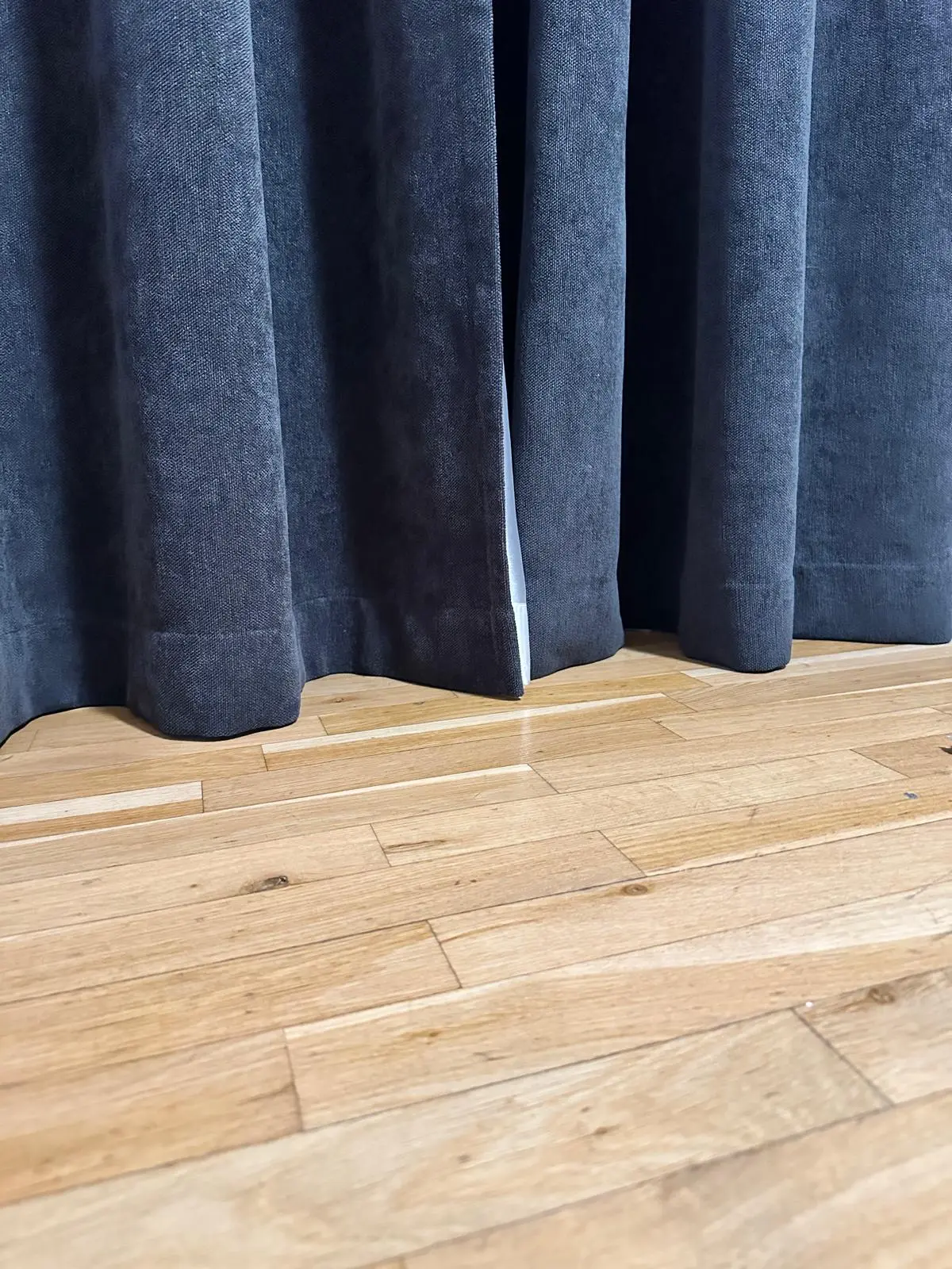 Závěsy a záclony z kvalitních italských látek ušité na míru