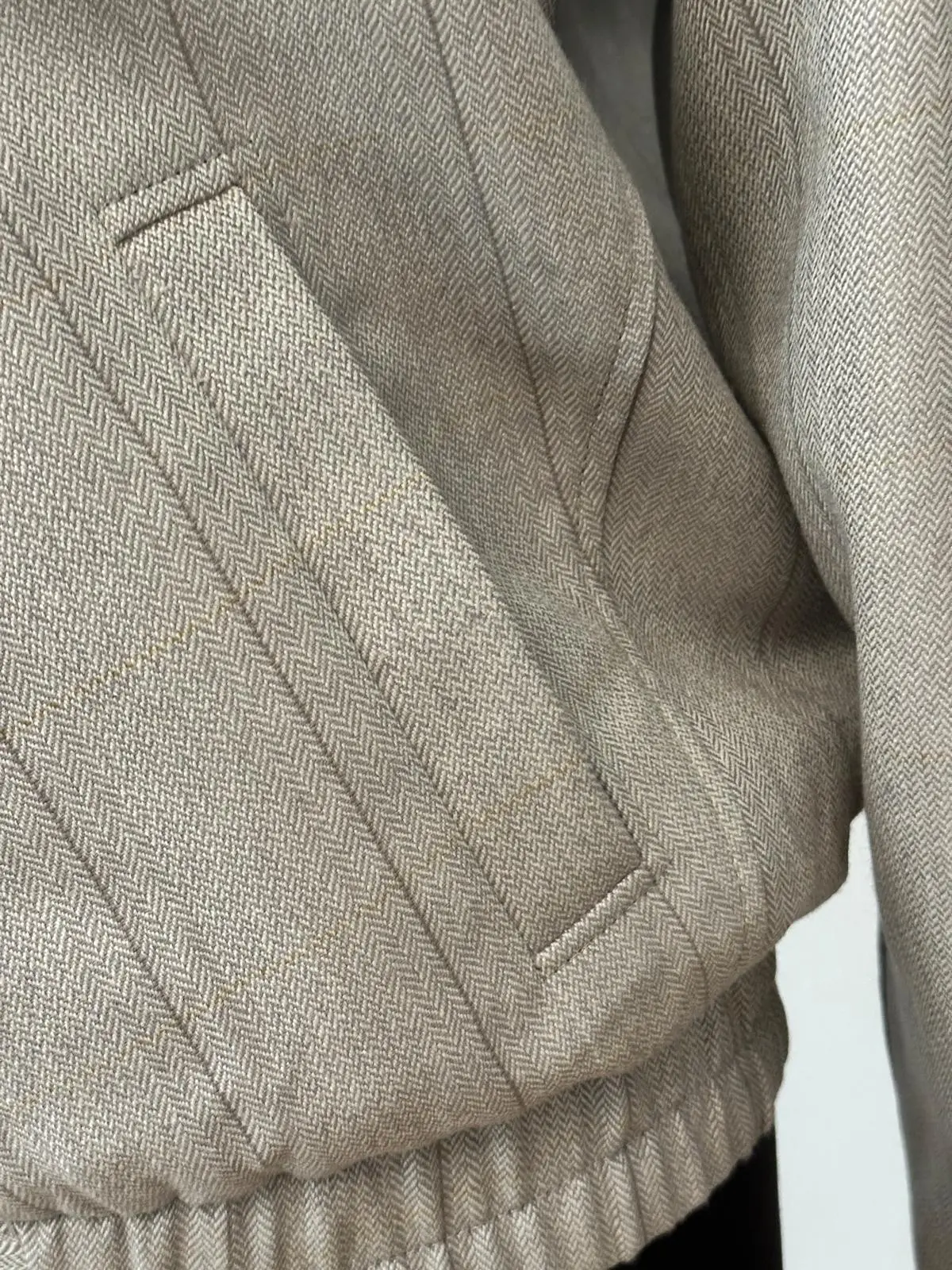 Detail luxusně zpracované kapsy